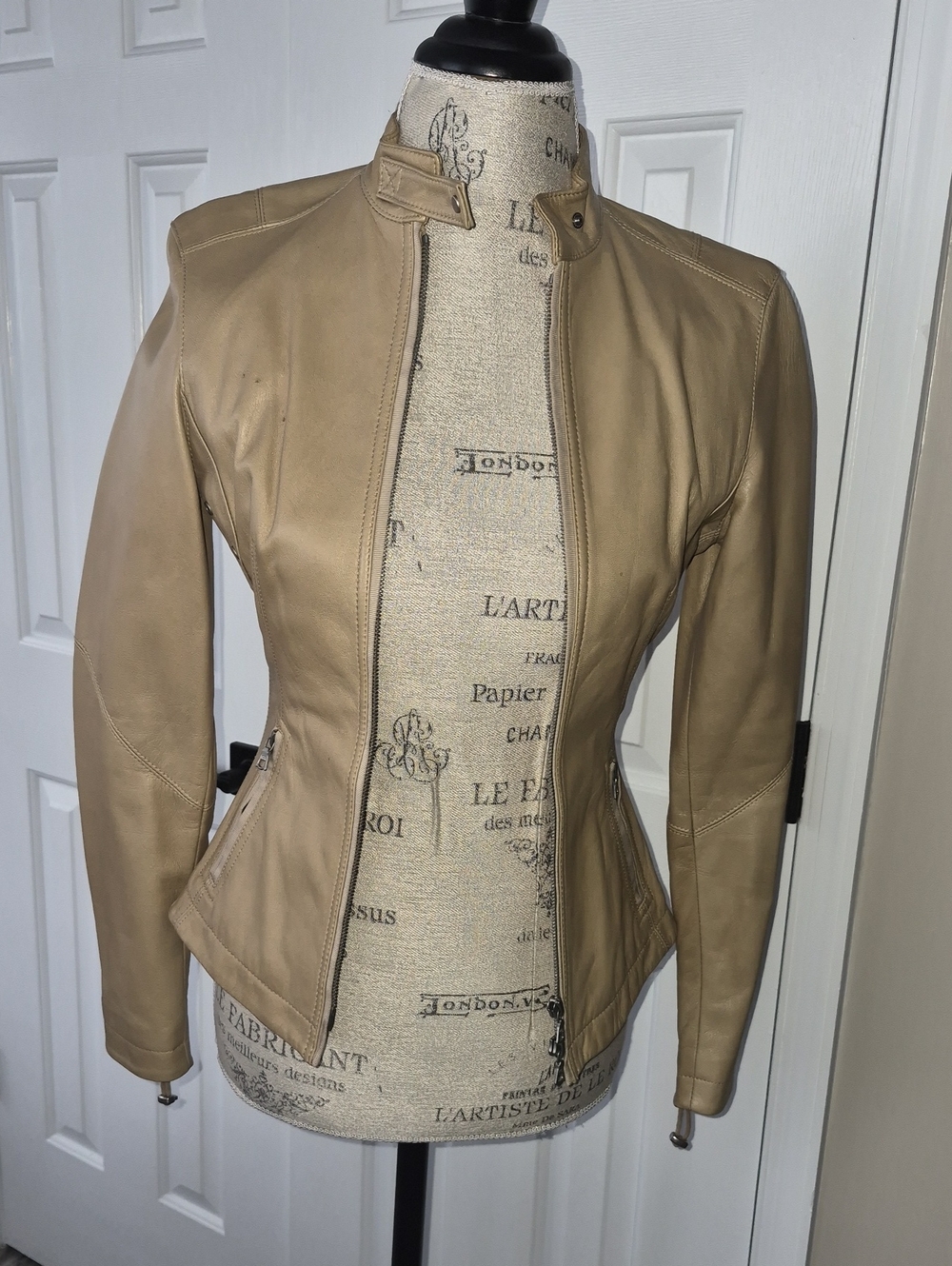 ELIE TAHARI STRUCTURED FIT CORSET ZIP FRONT HI NECK REAL LEATHER JACKET